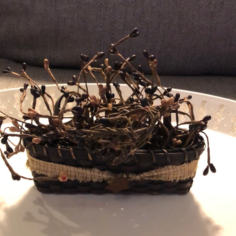 Primitive Rustic Americana woven basket with 3 clumps of wire berries